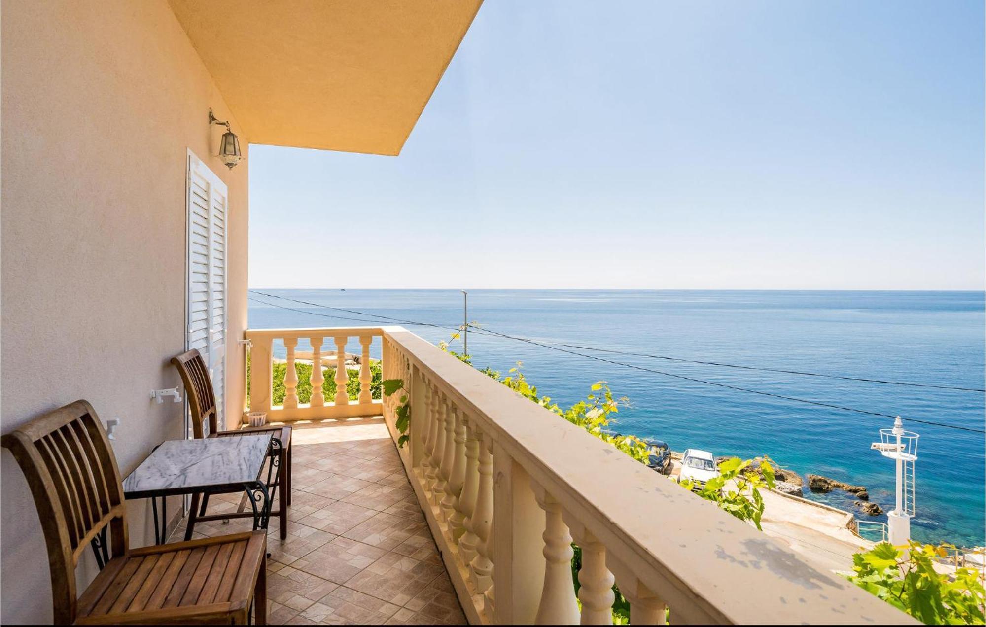 Stunning Apartment In Gruda With House Sea View Молунат Екстер'єр фото